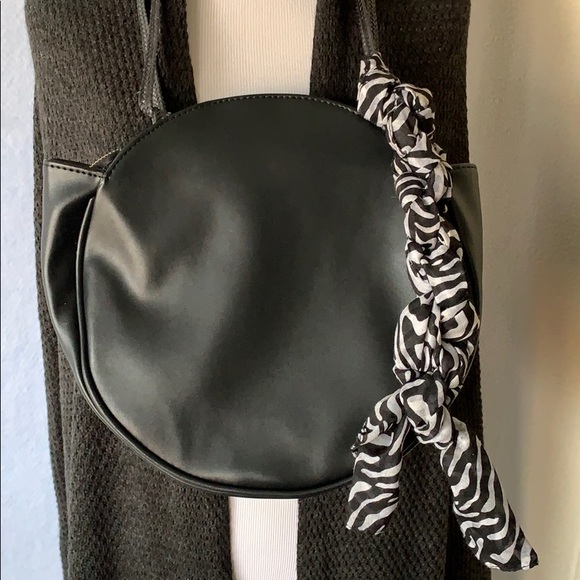 Scarf & Round Purse Combo - black - Picture 3 of 16